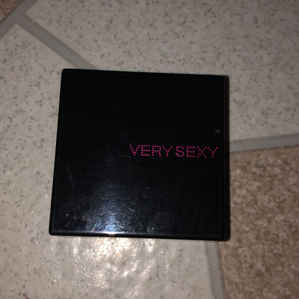 Eyeshadow - Picture 2 of 3